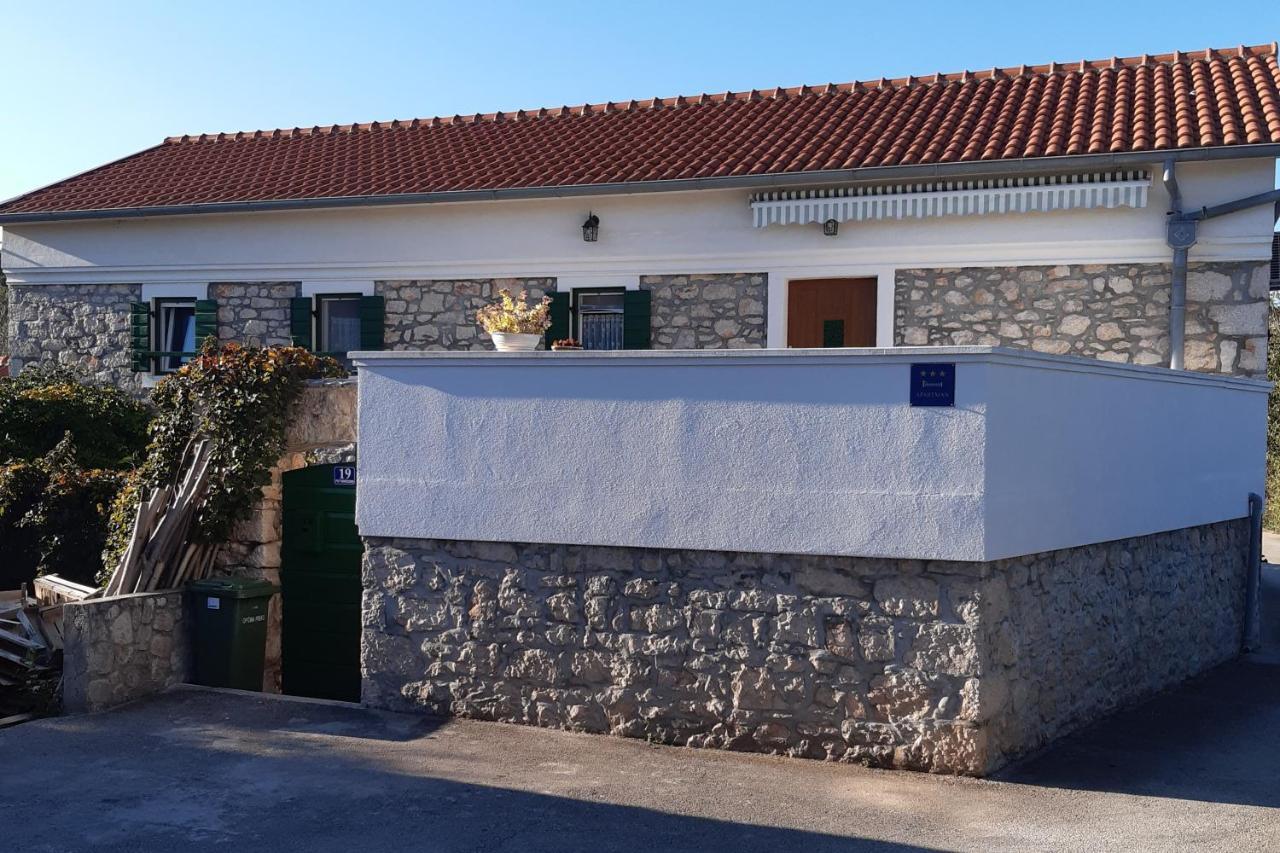 Apartments With A Parking Space Lukoran Exterior photo